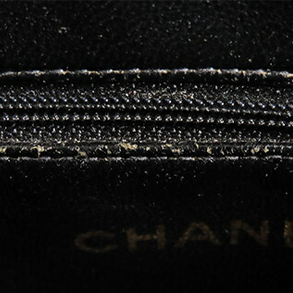 Pre-Loved Chanel Caviar Medallion Tote - Picture 8 of 12